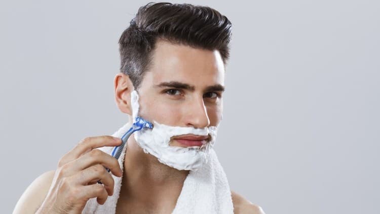 como se barbear homem